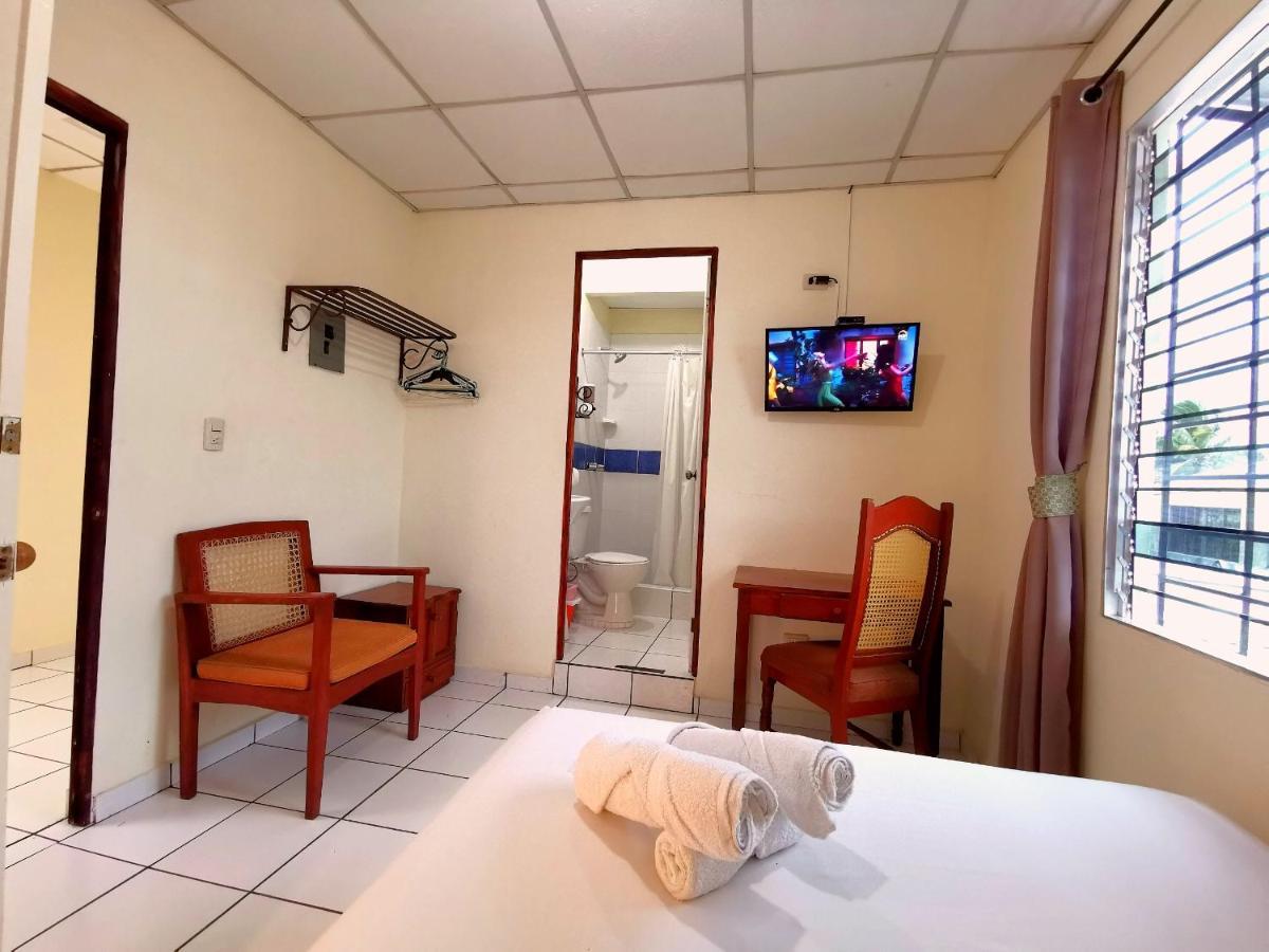 Hotel Armonia Hostal ซานซัลวาดอร์ ภายนอก รูปภาพ