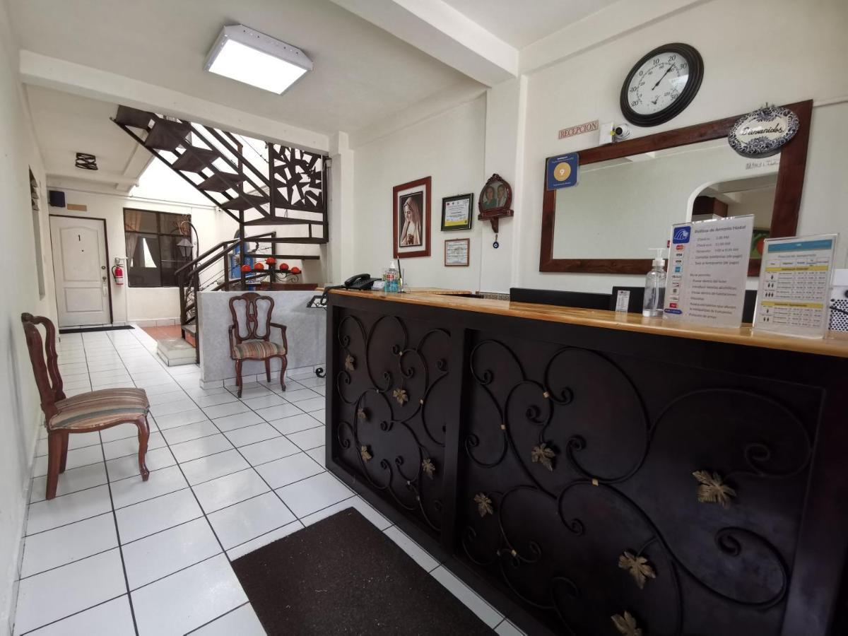 Hotel Armonia Hostal ซานซัลวาดอร์ ภายนอก รูปภาพ
