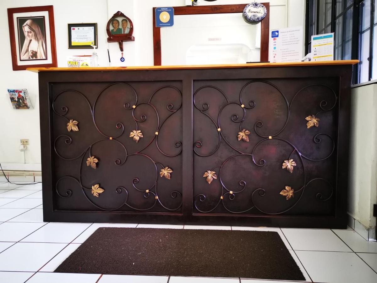 Hotel Armonia Hostal ซานซัลวาดอร์ ภายนอก รูปภาพ