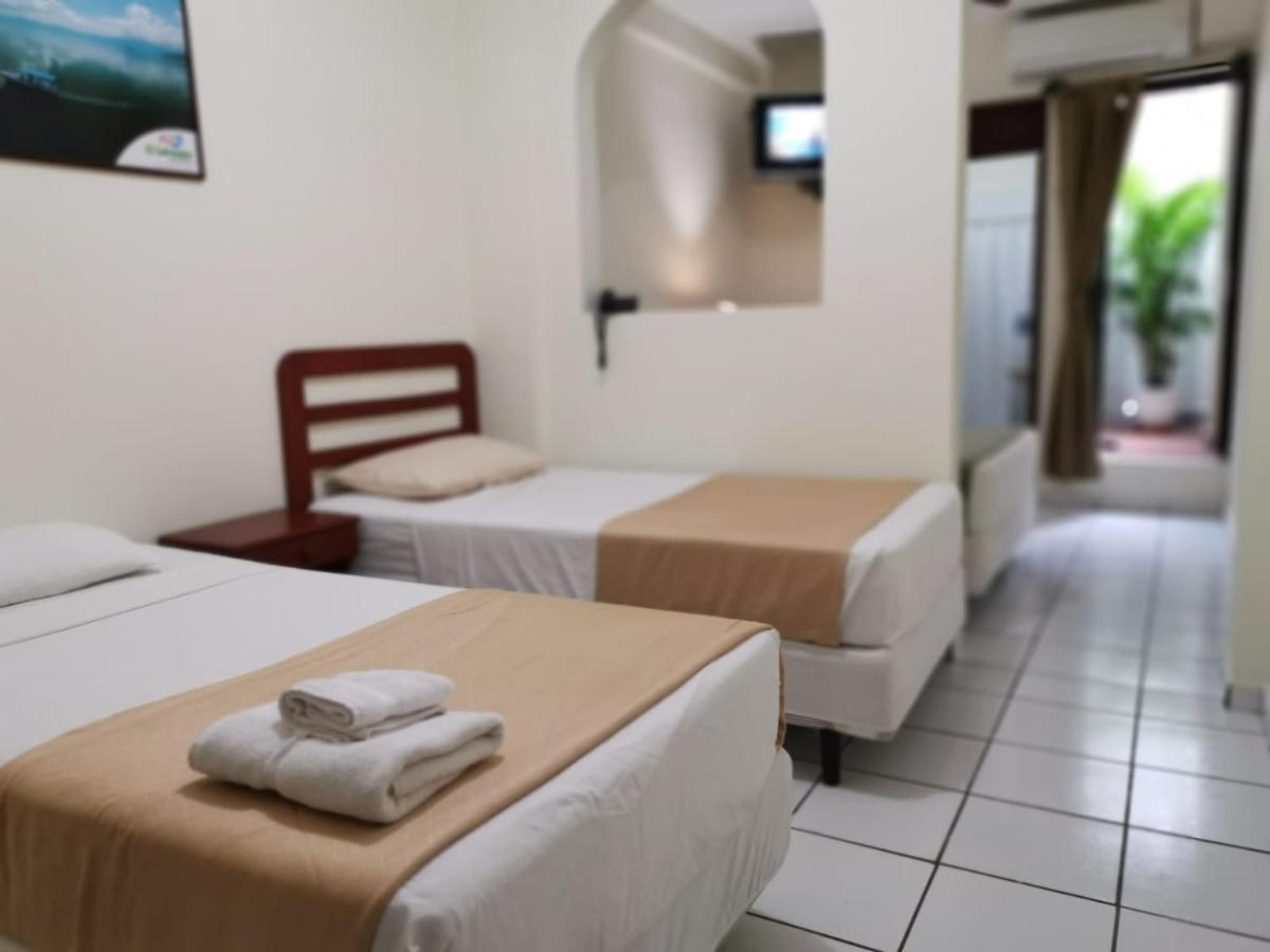 Hotel Armonia Hostal ซานซัลวาดอร์ ภายนอก รูปภาพ