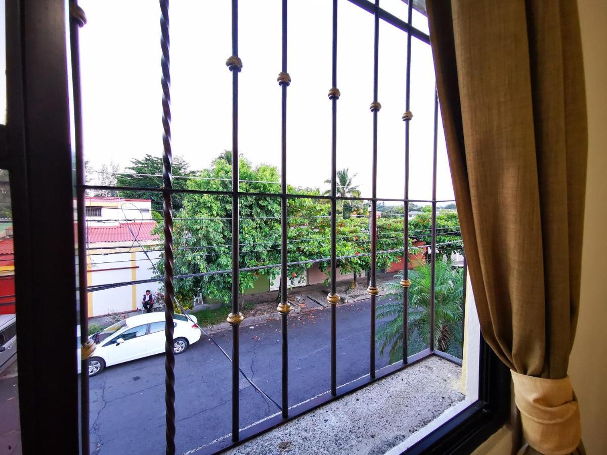 Hotel Armonia Hostal ซานซัลวาดอร์ ภายนอก รูปภาพ