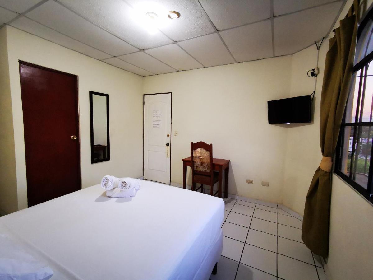 Hotel Armonia Hostal ซานซัลวาดอร์ ภายนอก รูปภาพ
