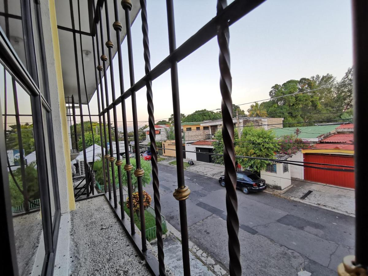 Hotel Armonia Hostal ซานซัลวาดอร์ ภายนอก รูปภาพ