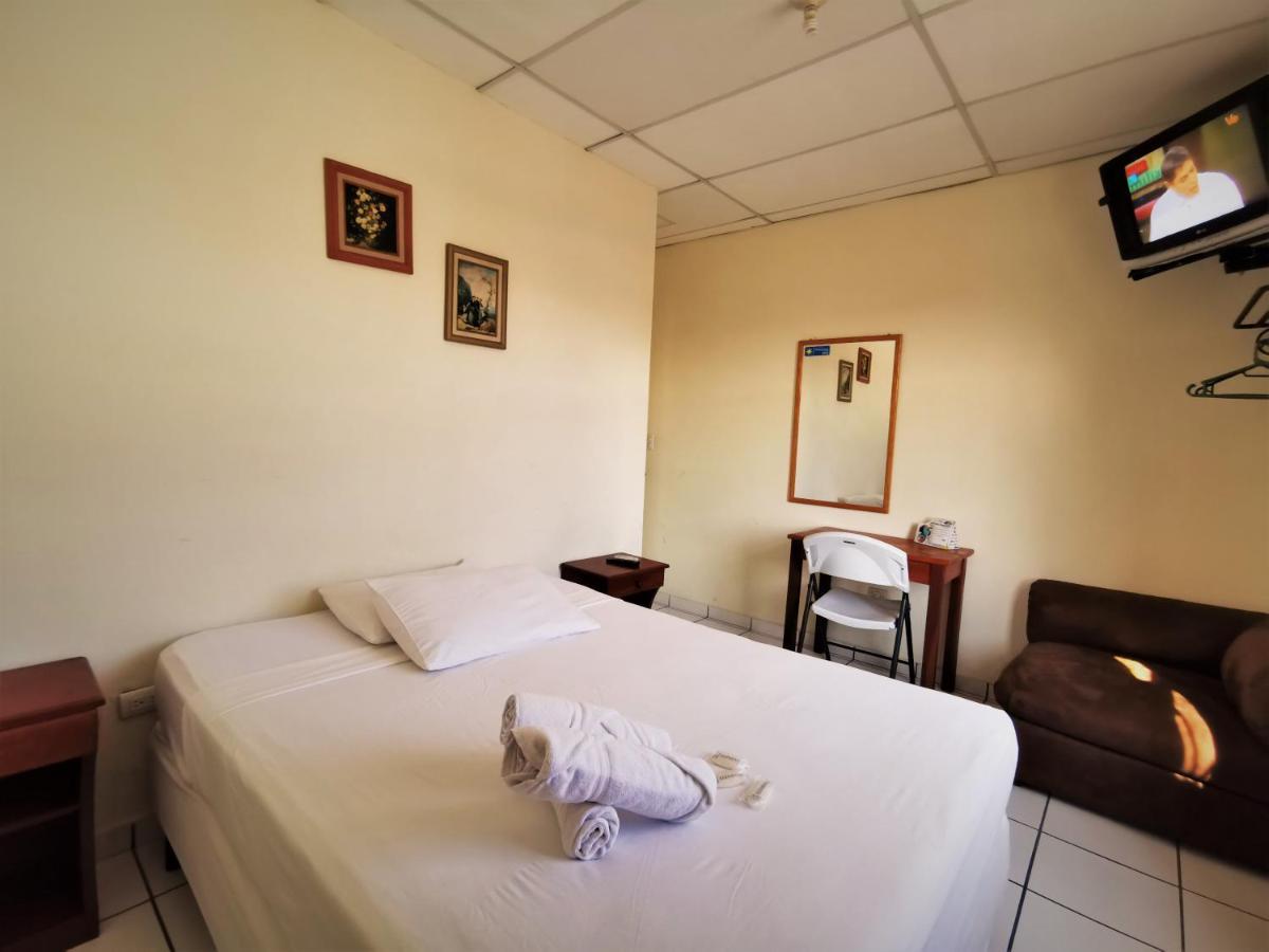 Hotel Armonia Hostal ซานซัลวาดอร์ ภายนอก รูปภาพ