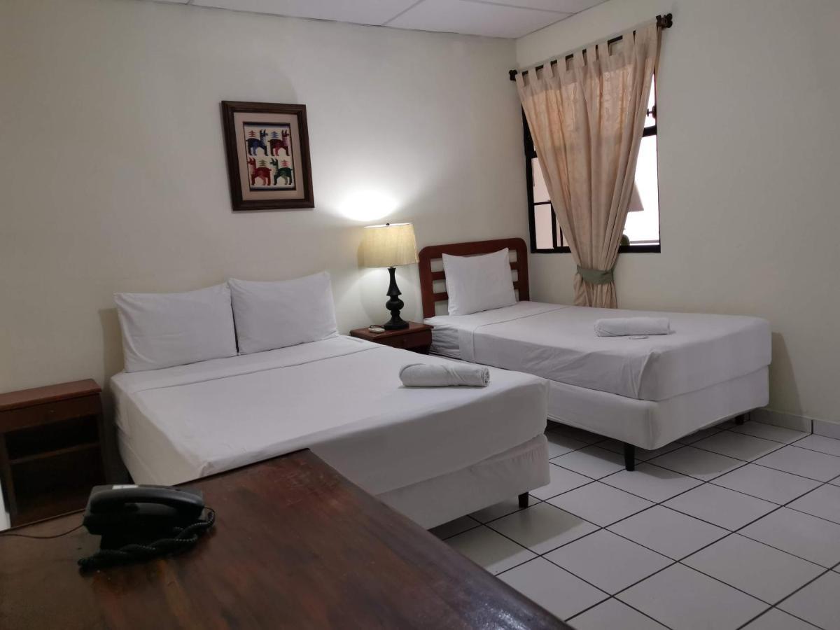 Hotel Armonia Hostal ซานซัลวาดอร์ ภายนอก รูปภาพ