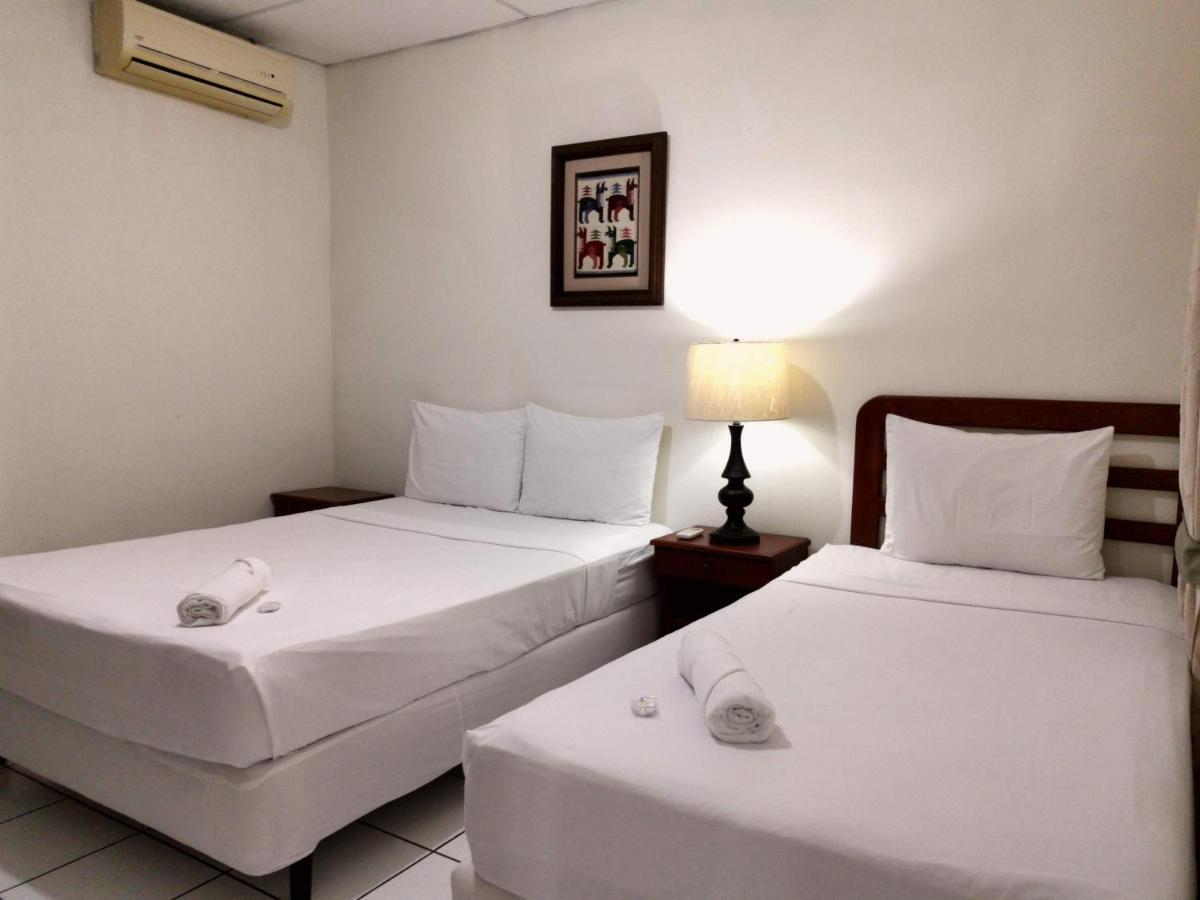 Hotel Armonia Hostal ซานซัลวาดอร์ ภายนอก รูปภาพ