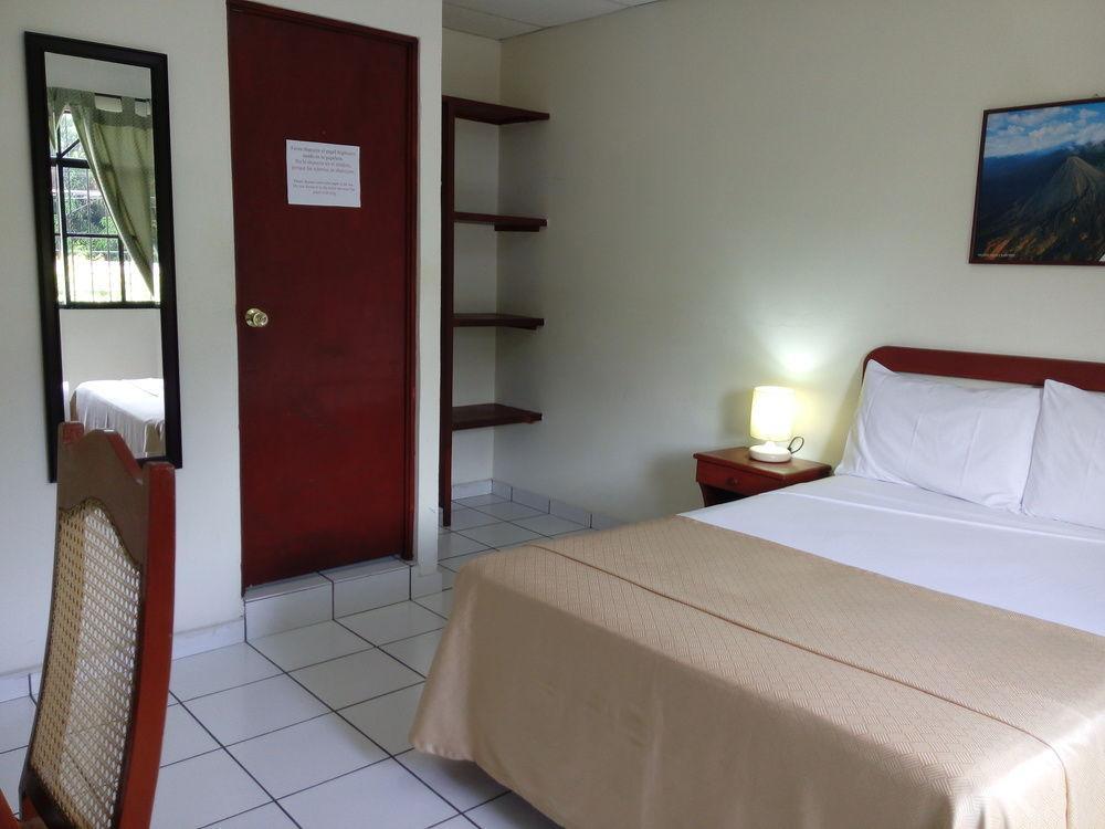 Hotel Armonia Hostal ซานซัลวาดอร์ ภายนอก รูปภาพ