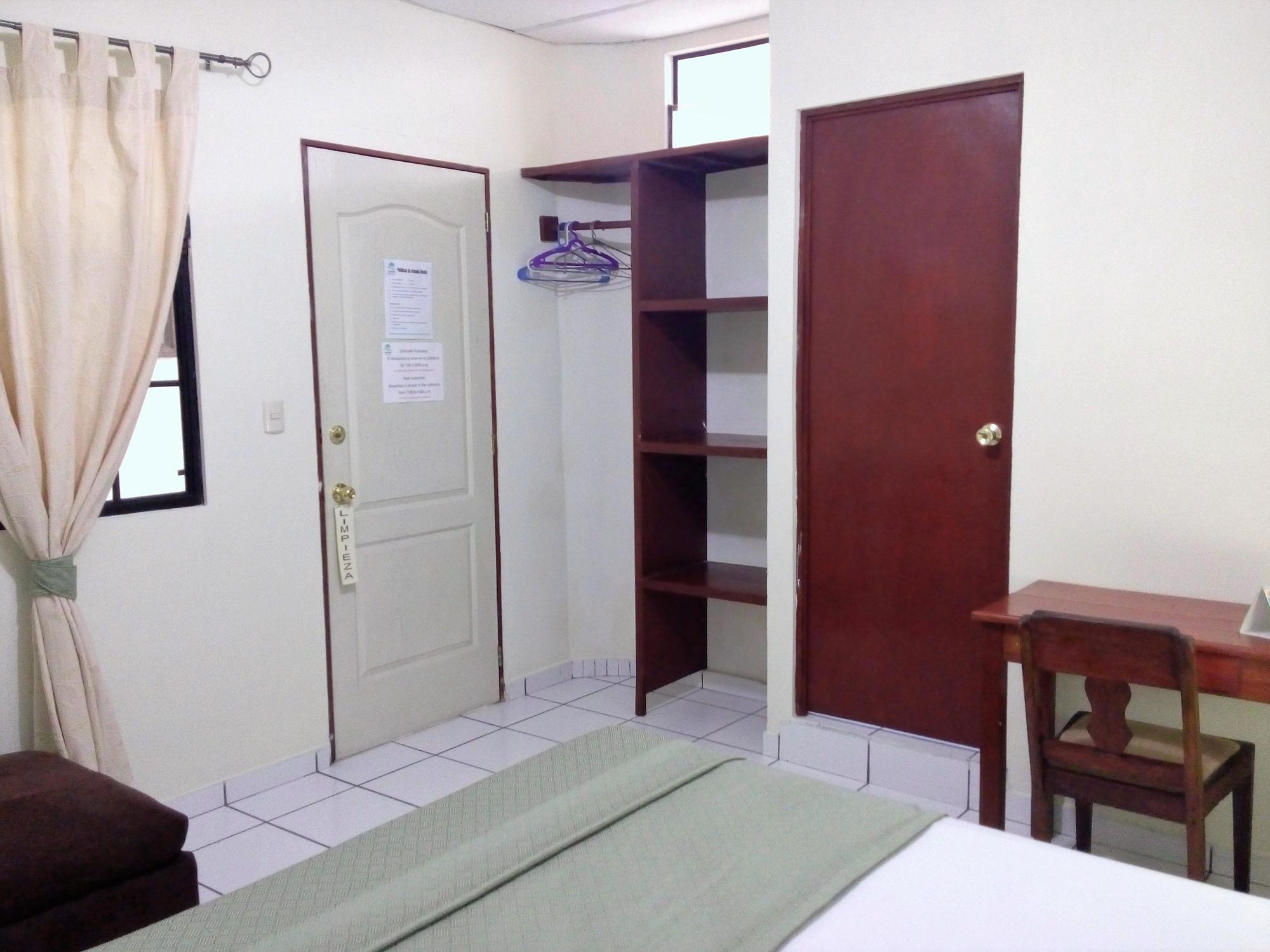 Hotel Armonia Hostal ซานซัลวาดอร์ ภายนอก รูปภาพ