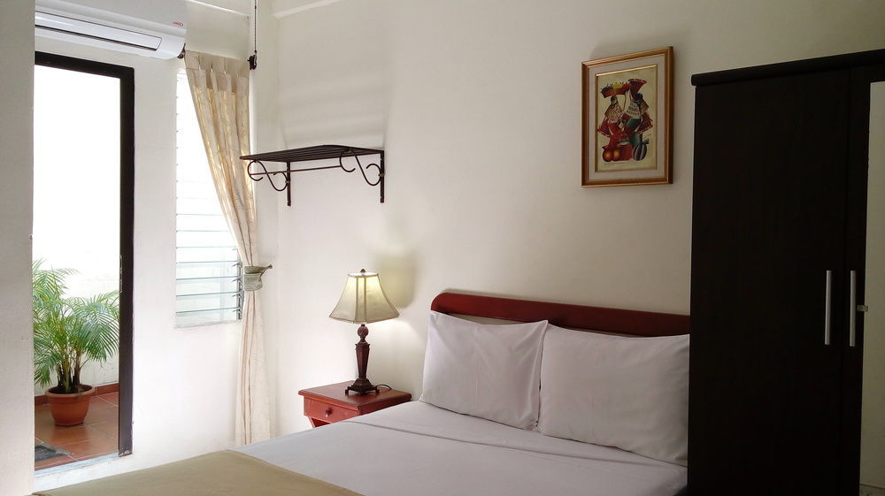 Hotel Armonia Hostal ซานซัลวาดอร์ ภายนอก รูปภาพ