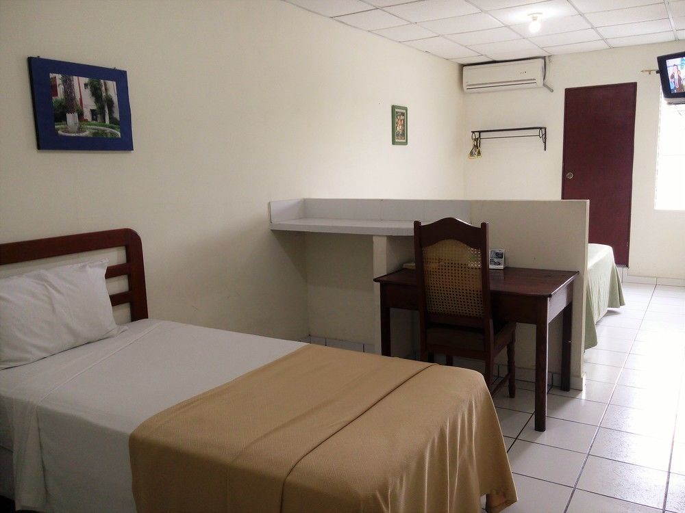 Hotel Armonia Hostal ซานซัลวาดอร์ ภายนอก รูปภาพ
