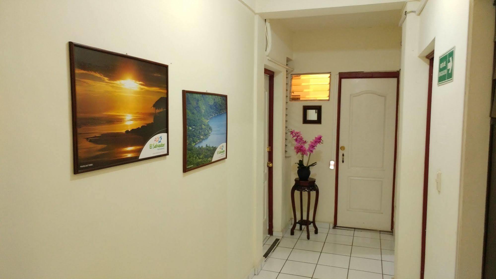 Hotel Armonia Hostal ซานซัลวาดอร์ ภายนอก รูปภาพ